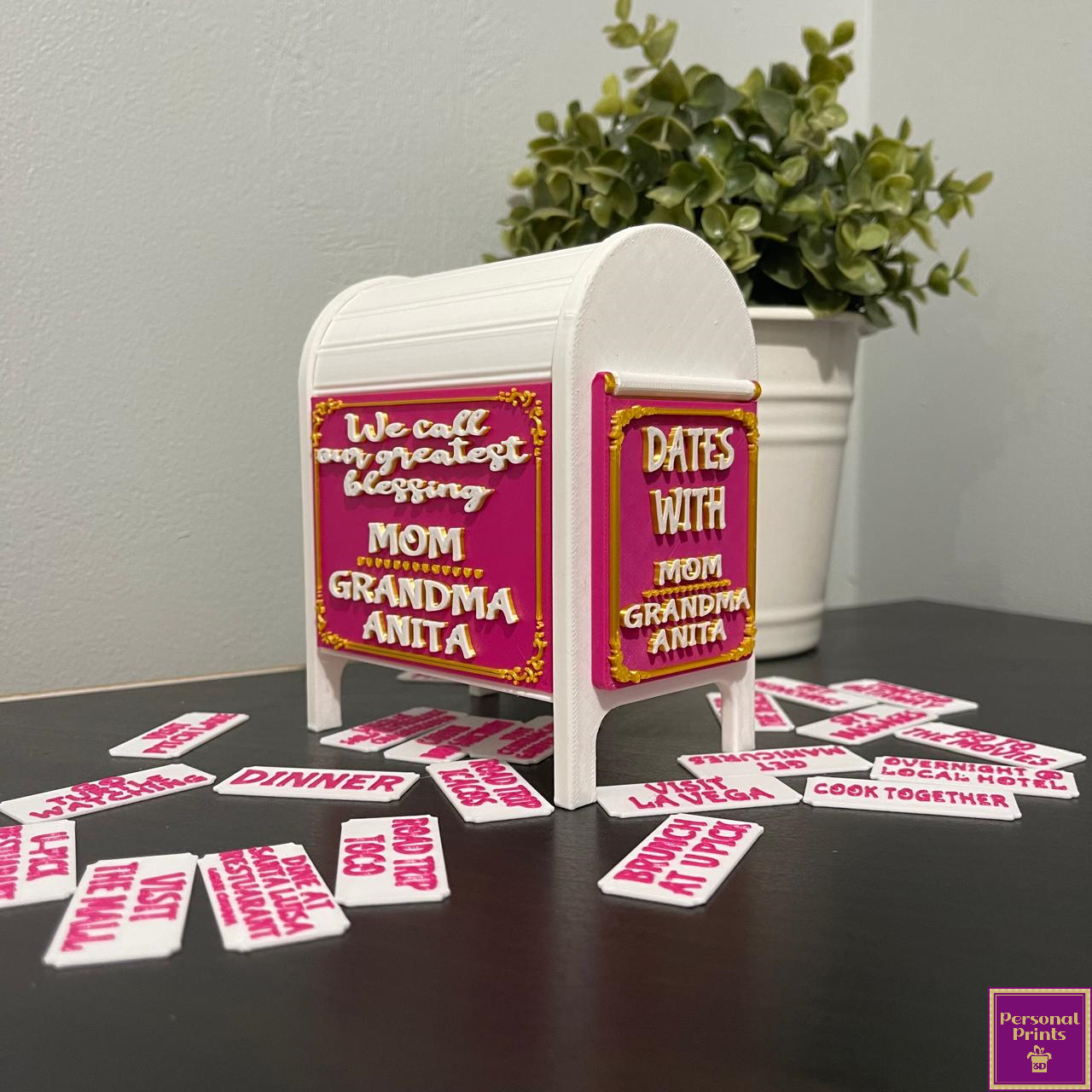PERSONALISED MOM/GRANDMA DATE BOX WITH DATE TOKENS
