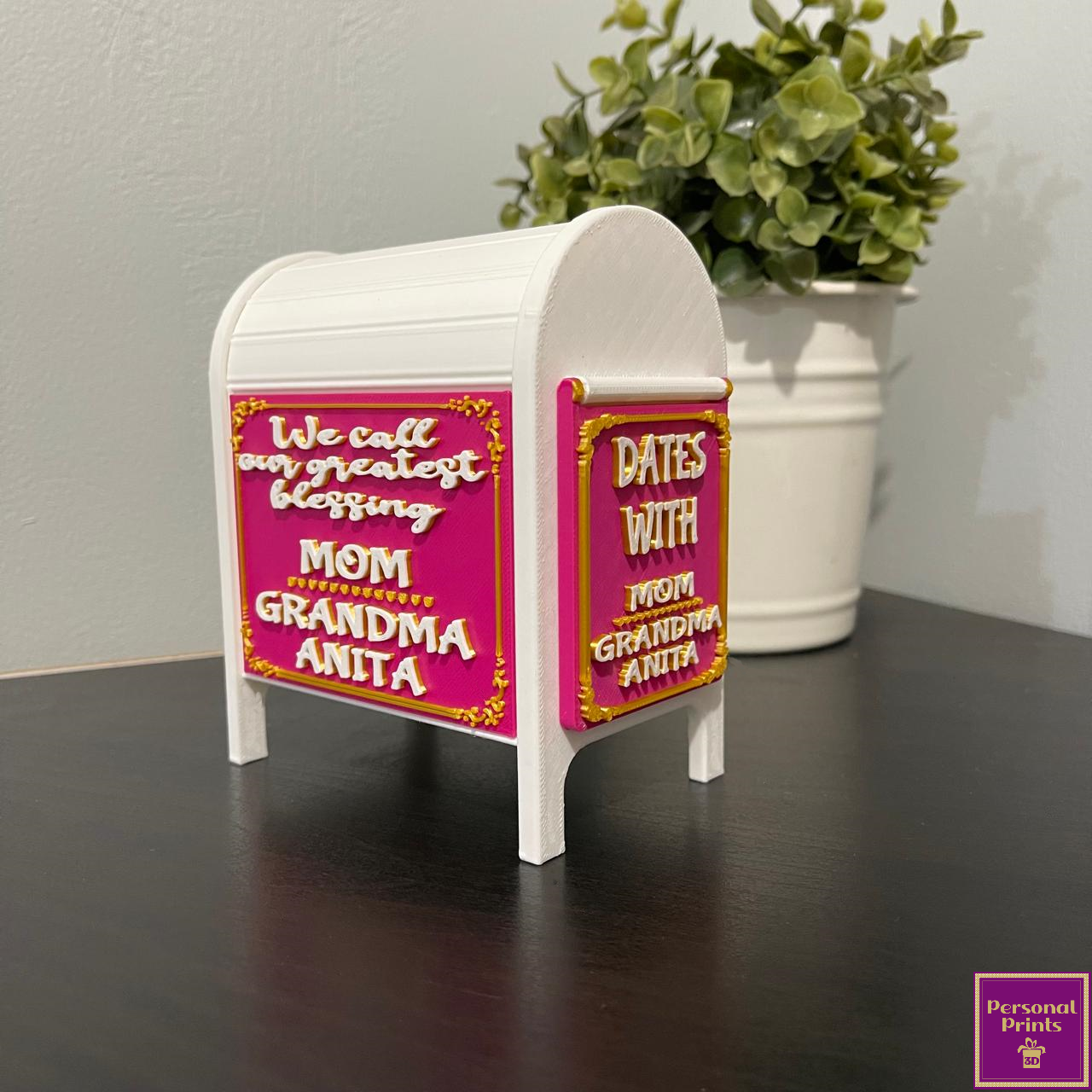 PERSONALISED MOM/GRANDMA DATE BOX WITH DATE TOKENS